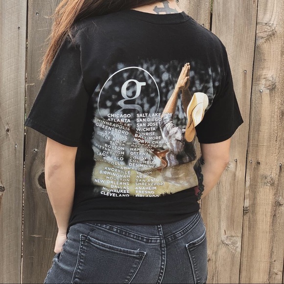 New Garth Brooks Concert Tee - Picture 3 of 3